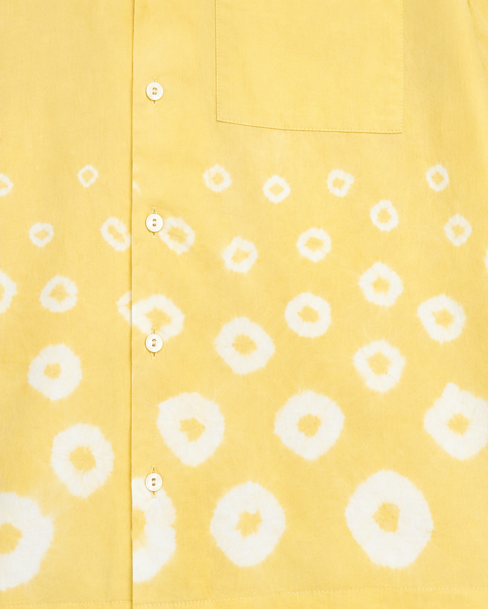 Close-up of a yellow bandhani tie-dye print shirt with button detail – Hindostan Archive